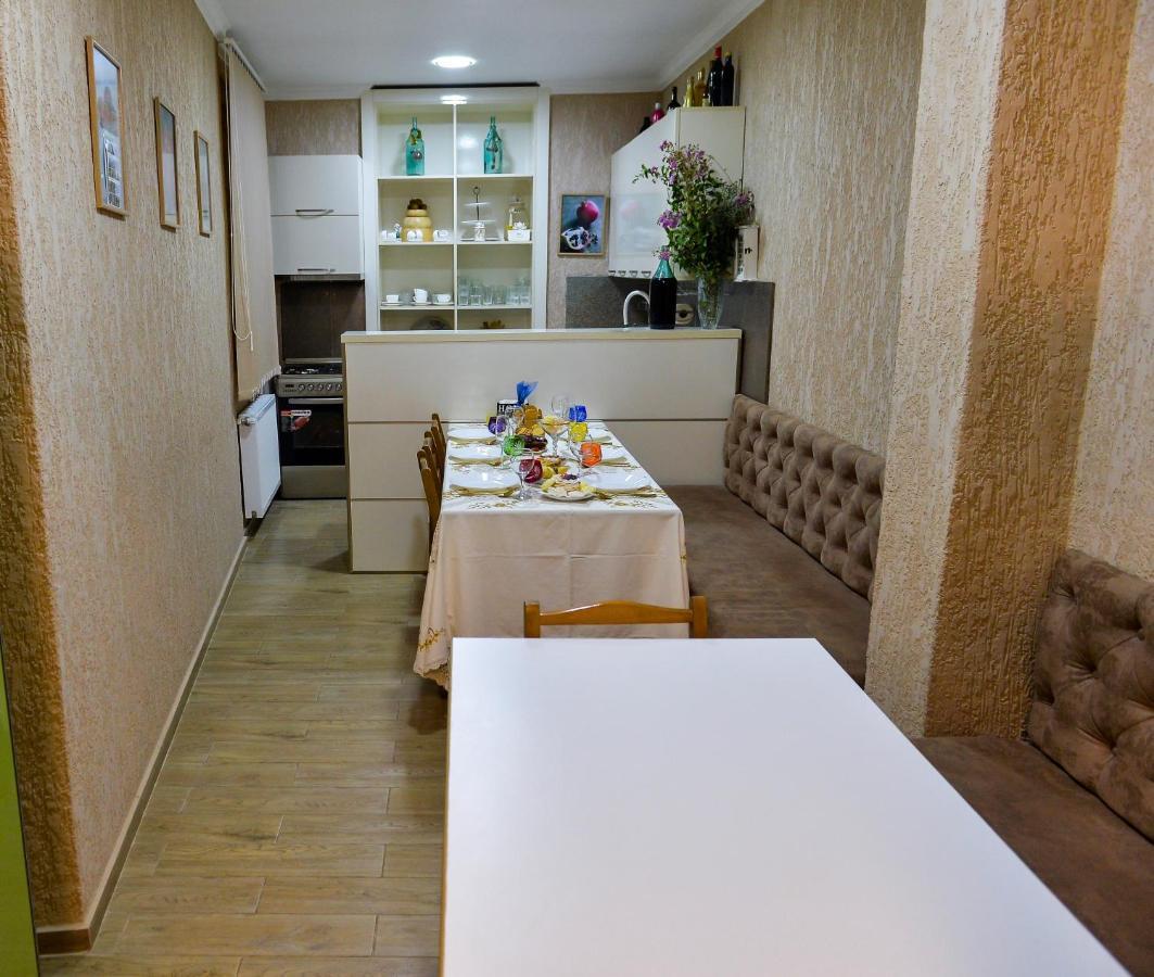 Pomegranate Hotel Koutaïssi Extérieur photo