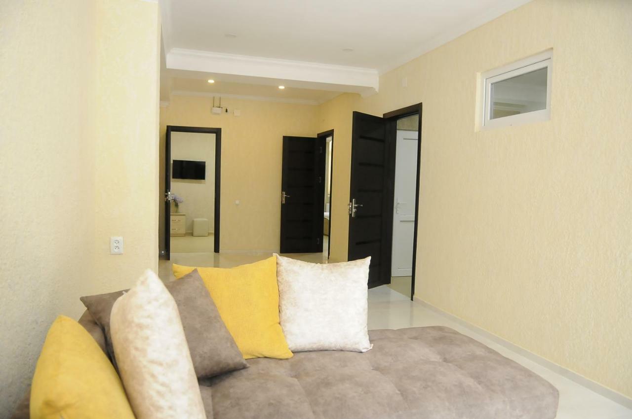 Pomegranate Hotel Koutaïssi Extérieur photo