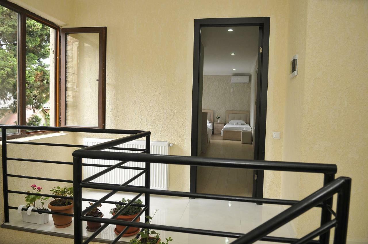 Pomegranate Hotel Koutaïssi Extérieur photo
