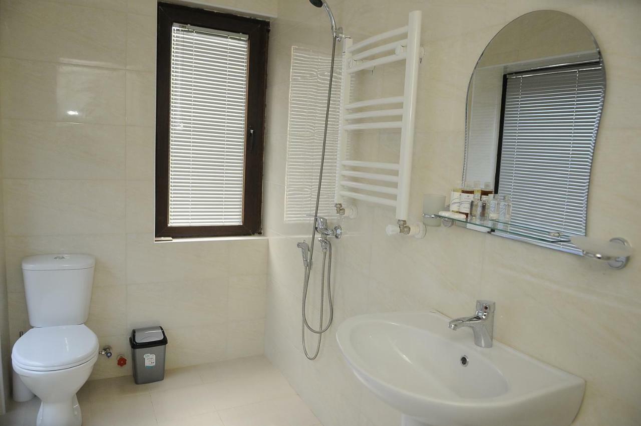 Pomegranate Hotel Koutaïssi Extérieur photo
