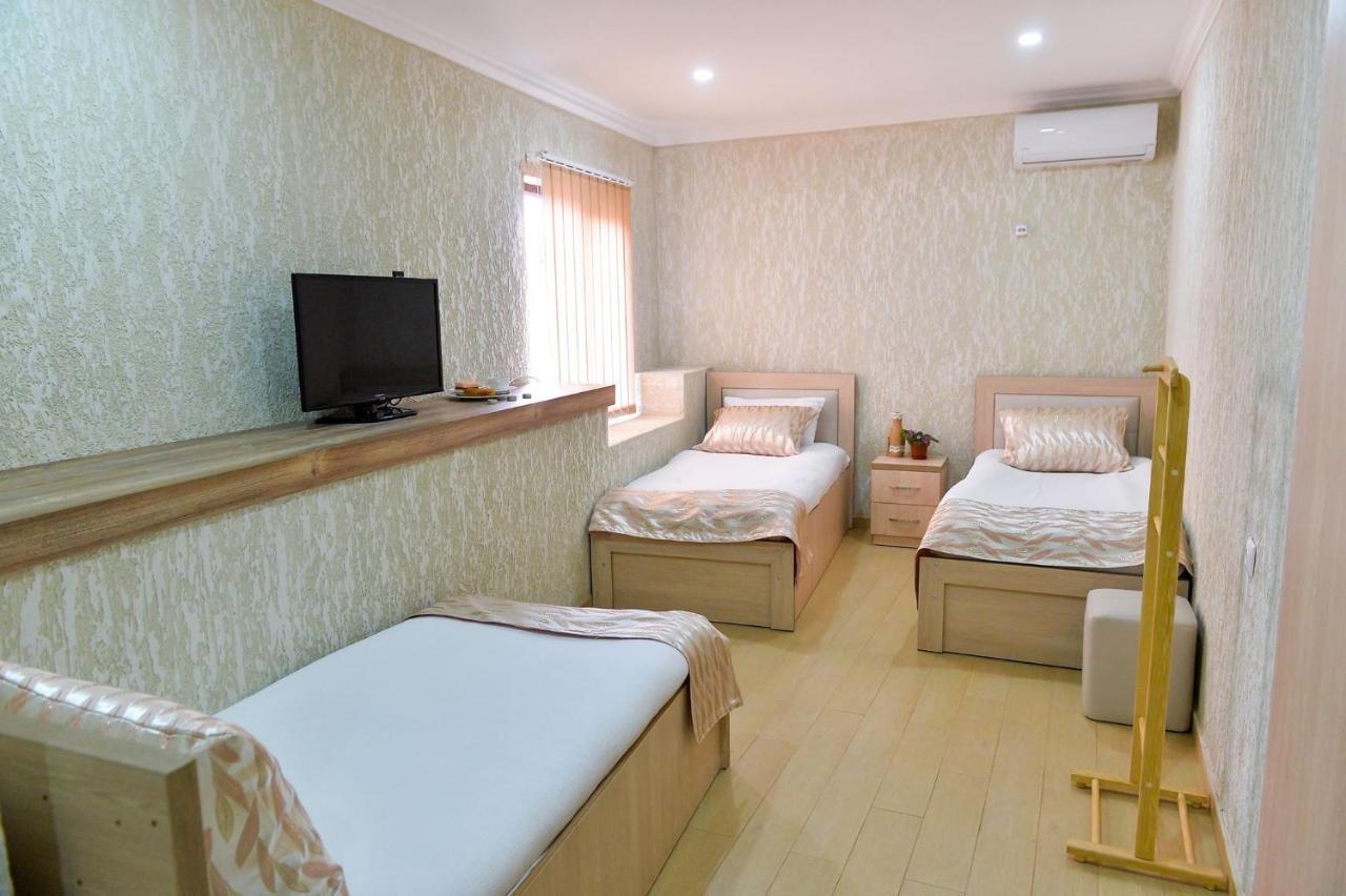 Pomegranate Hotel Koutaïssi Extérieur photo
