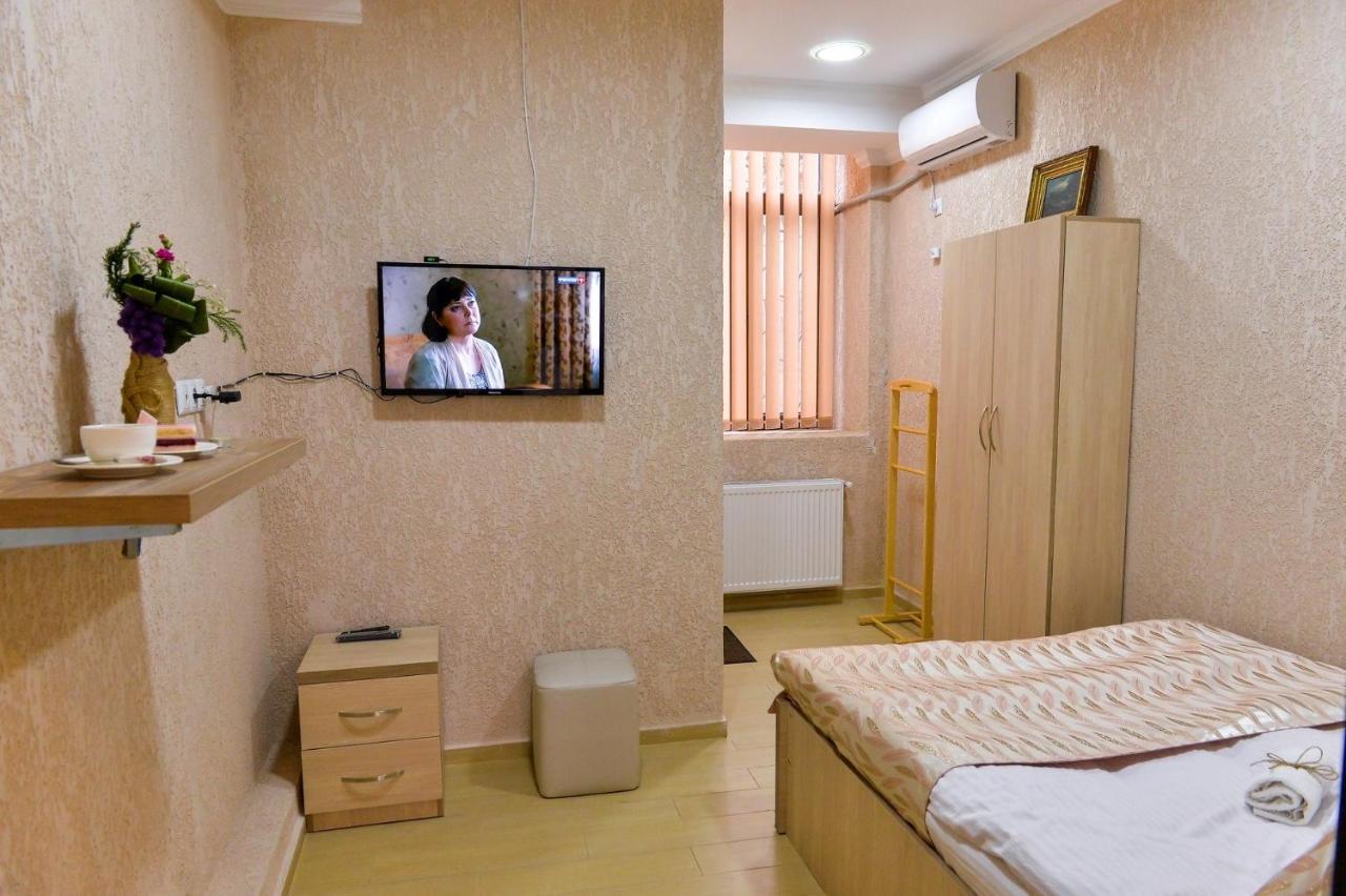 Pomegranate Hotel Koutaïssi Extérieur photo